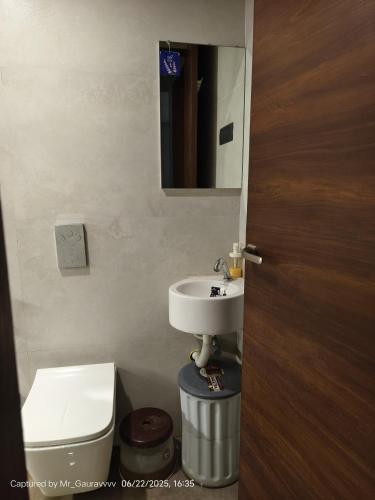 コールハープルにあるRAJMUDRA Premium 1BHK - Peaceful Retreatのギャラリーの写真