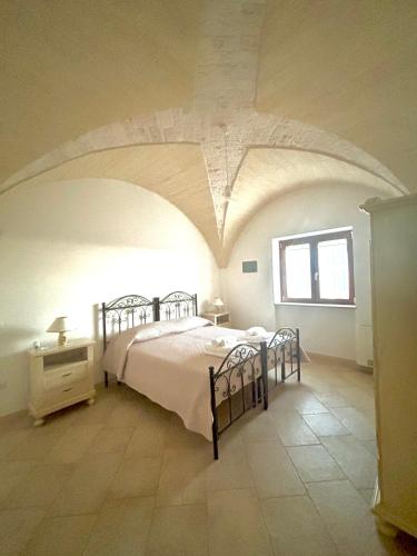 a bedroom with a bed and a window in a room at Iannuzzi Casa Vacanze in Locorotondo