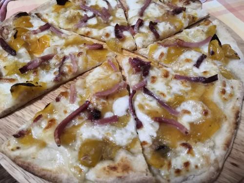 a pizza sitting on top of a wooden table at Azienda Agrituristica Spicchio di Sole in Bernalda