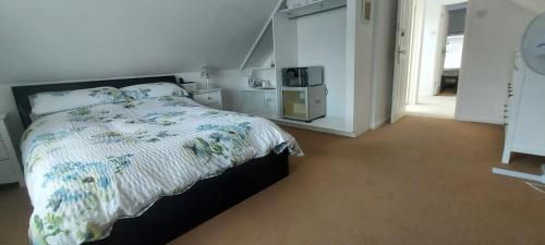a bedroom with a bed with a comforter on it at Capella - Peaceful, comfortable, rooms - Private Shower - Free Parking - corporate, professional, contractor, trades, crew, holiday, Village Stay in Bray