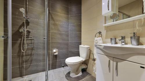 Et badeværelse på Apartments Villa FourTuna