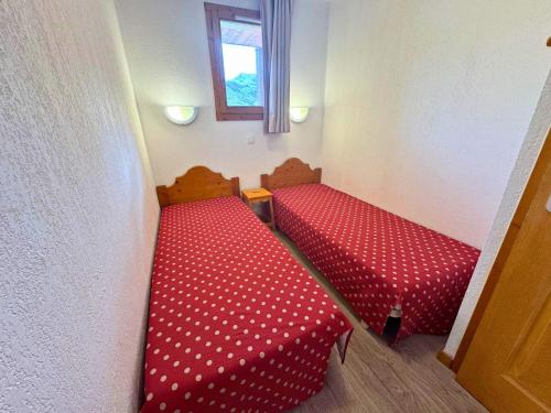 Voodi või voodid majutusasutuse Appartement pour 4 pers. aux Menuires avec balcon et casier à skis - FR-1-452-253 toas