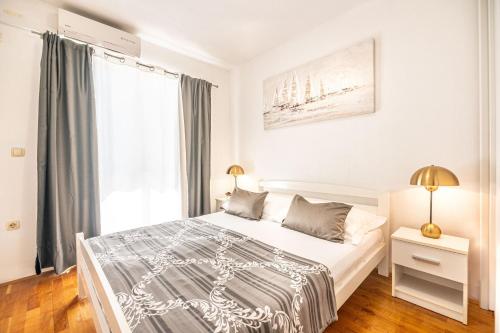 A 4 apt w terrace & sea view 4 min walk to beach