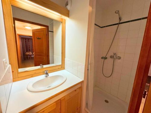 Koupelna v ubytování Appartement 2 chambres Les Menuires, 4-6 pers, vue montagne - FR-1-452-235