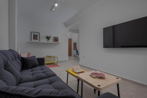 Angel's Urban Up-ART-ment