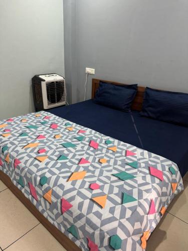 Una cama o camas en una habitación de Diya Apartment