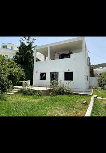 Το κτήριο όπου στεγάζεται  η παραθεριστική κατοικία