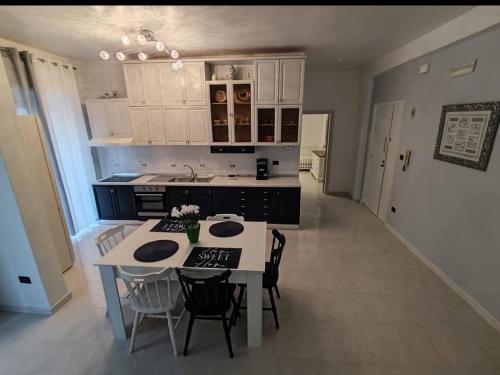 a kitchen with a table and chairs in a room at HOME SWEET HOME Casa vacanze e affitti brevi in Trani