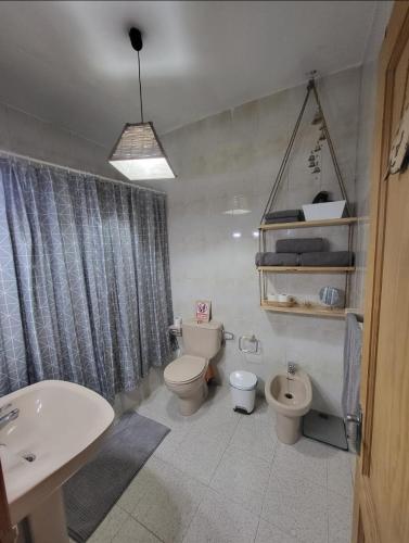 a bathroom with a toilet and a bidet and a sink at Villa Rita in Cueva Grande