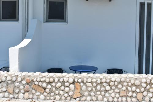 Φωτογραφία από το άλμπουμ του Manos Pension στο Φαληράκι