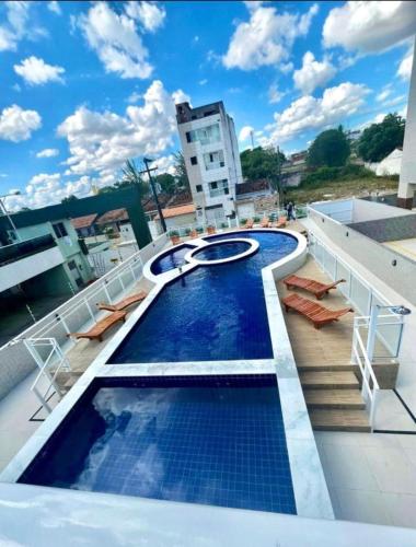 a swimming pool on the roof of a building at Apartamento Premium Catolé in Campina Grande