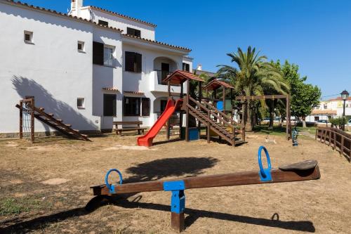Ο χώρος παιχνιδιού για παιδιά στο Binilivin' Menorca CalaPorter