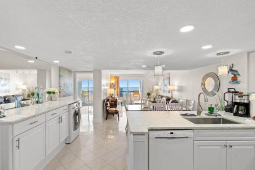 Dapur atau dapur kecil di Sea Pointe 507 - Oceanfront