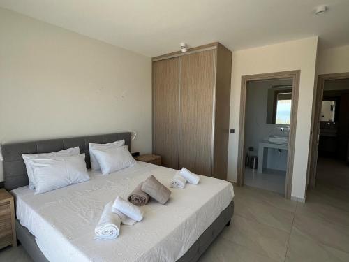Postel nebo postele na pokoji v ubytování Thalassa Haven Lourdas