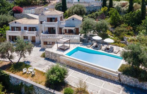 Πισίνα στο ή κοντά στο Villa Ionia with pool and sea view