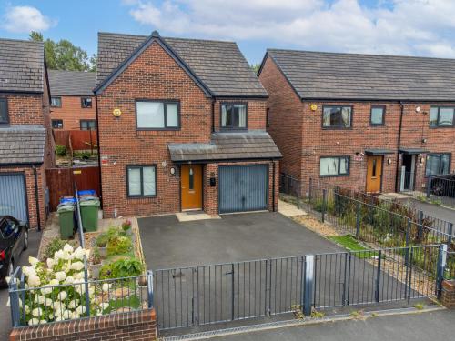 a house with a driveway in front of it at Modern 4 Bedroom Detached House 66CL in Manchester