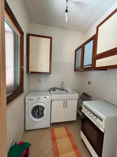 a kitchen with a washing machine and a sink at Villa Rosa Apartment in Villa Rosa