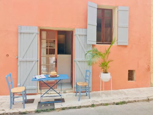 a table and chairs sitting outside of a building at Cabris Village - Elegant Family House in Cabris