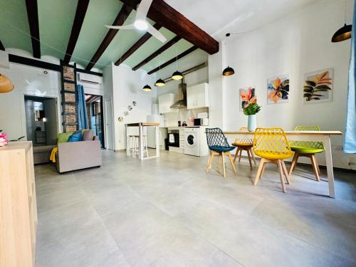 Mediterranean Flat next to the Historic Center