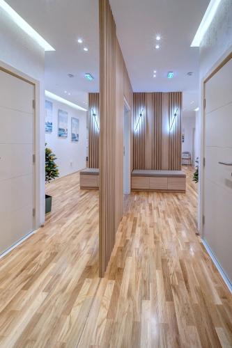 an office lobby with wood paneled walls and wooden floors at Spa King Apartments 1 in Belgrade