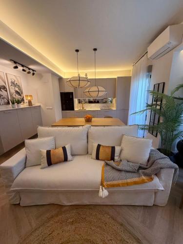Minica Home Gold