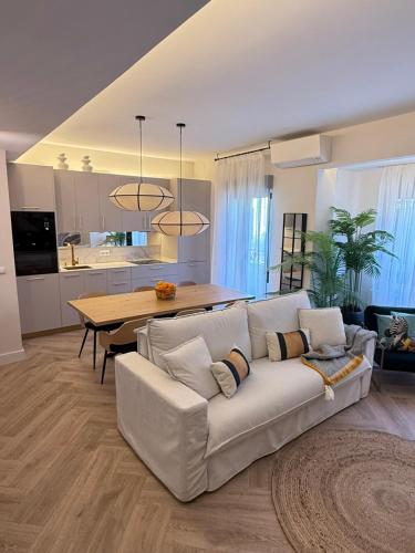 Minica Home Gold