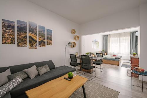 Grand Luxury Condo by NDK and National Stadium with Free Security Parking