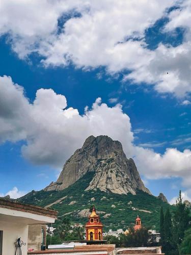 a mountain in the distance with a building in front at Hotel del Centro in Bernal