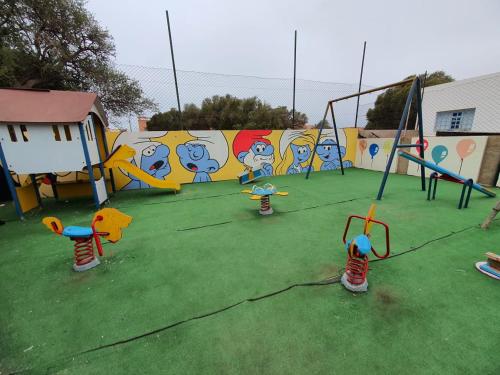 Zona de juegos infantil en Petit Appartement Formidable a Imi Ouaddar