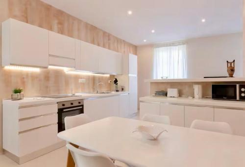 3 ROOMS - DOWNTOWN CANNES - 2 MIN FROM PALAIS Festivals