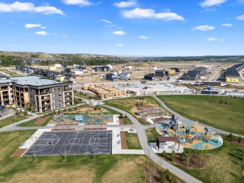 卡尔加里Cozy and inviting 3BR Entire Home in Calgary for holidays and gatherings free parking for two cars的相册照片