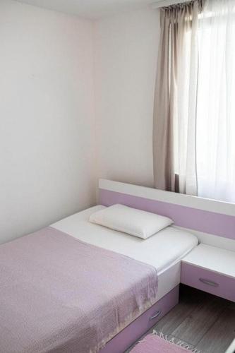 Apartments with parking space Korcula - 24457