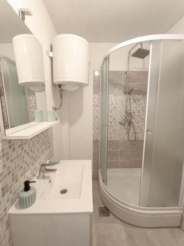 Apartments with parking space Korcula - 24457