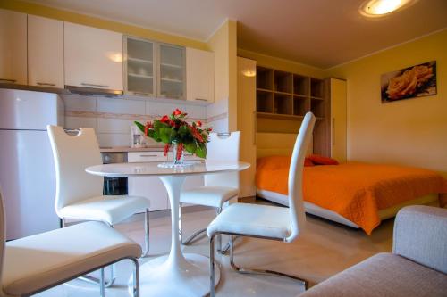 Apartments by the sea Banjol, Rab - 24825