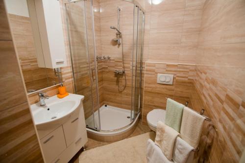 Apartments by the sea Banjol, Rab - 24825