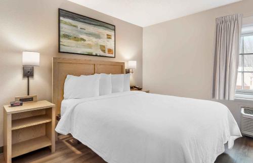 Postel nebo postele na pokoji v ubytování Extended Stay America Suites - Shelton - Fairfield County