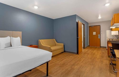 Кровать или кровати в номере Extended Stay America Select Suites - Fort Myers - Northeast