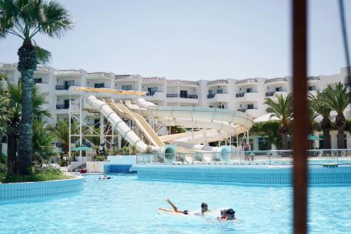 a slide in the water at a resort at Hotel El Mansour Mahdia Thalasso & Spa in Mahdia