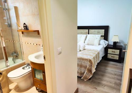 Giường trong phòng chung tại Apartamento Peña Telera Las Margas Golf