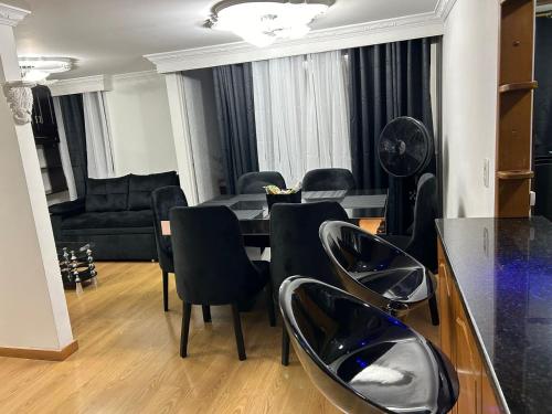 a living room with a table and black chairs at Luxurious Stay 2 in Bello