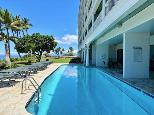 Kolam renang di atau dekat dengan Lahaina Shores Oceanfront Studio