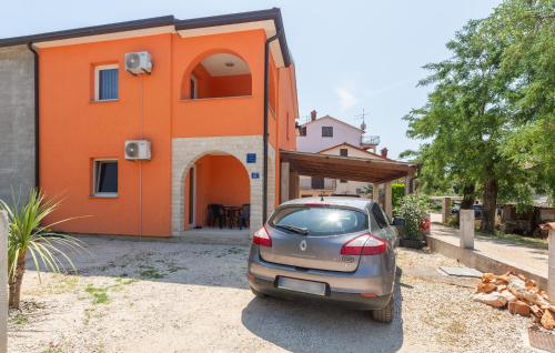 Awesome Apartment In Umag With Wifi