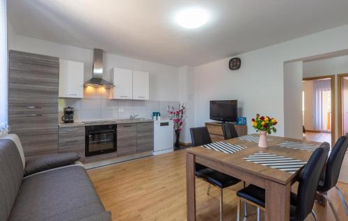Awesome Apartment In Umag With Wifi