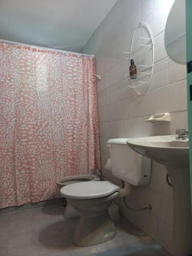a bathroom with a toilet and a sink at La Grutas Casa de Mar in Las Grutas