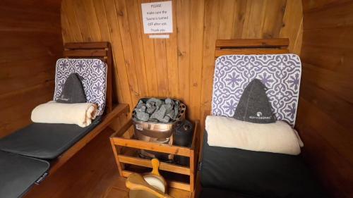 a room with two bunk beds in a cabin at Mels Retreat in Te Kuiti