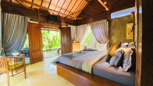 a bedroom with a large bed in a room at Maso Christian Villa in Tumbak Bayuh