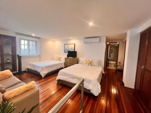 Cama o camas de una habitación en Luxury Oasis in the Old Town of Panama