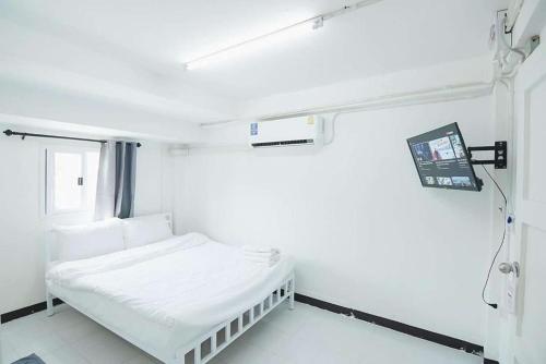 a hospital room with a bed and a tv at GO Inn Rama 3 BKK - โกอินน์ พระราม 3 in Bang Khlo