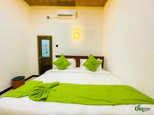 Postel nebo postele na pokoji v ubytování Om Ayurvedic Resort & Spa