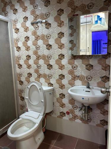 a bathroom with a toilet and a sink at Studio and 1 Bedroom Unit at Riri's Condotel, The Loop Tower in Cagayan de Oro